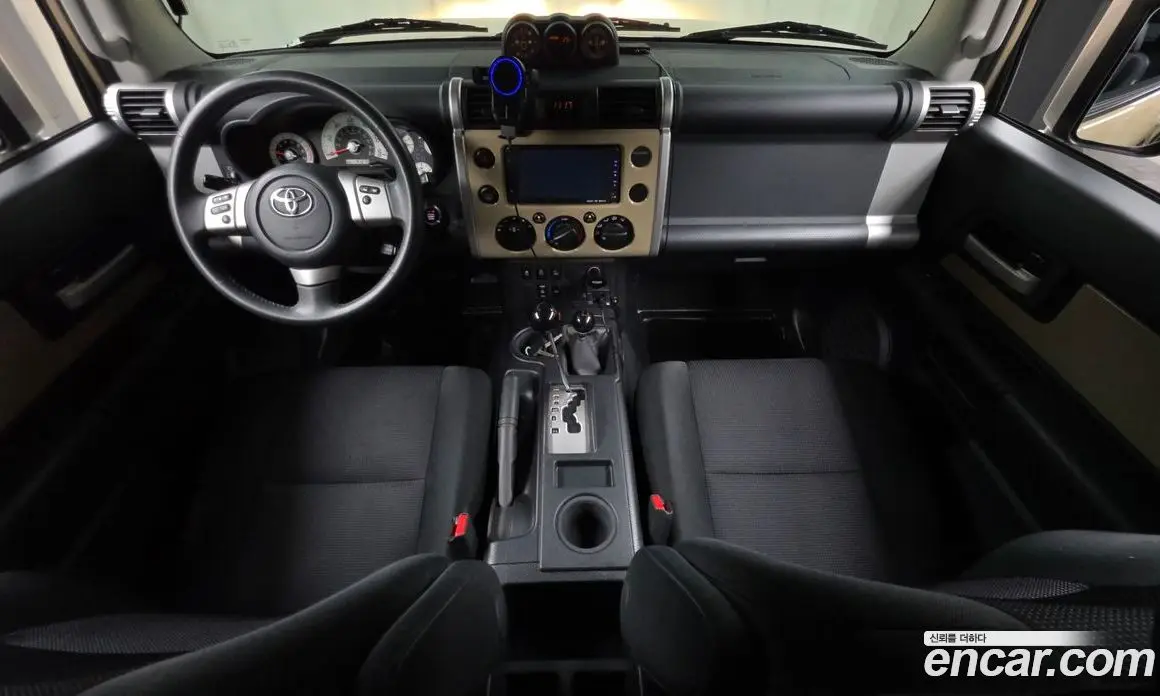 Toyota FJ Cruiser 2014 4.0 автомат (гидро), фото 7 Toyota FJ Cruiser 2014 4.0 автомат (гидро), фото 7