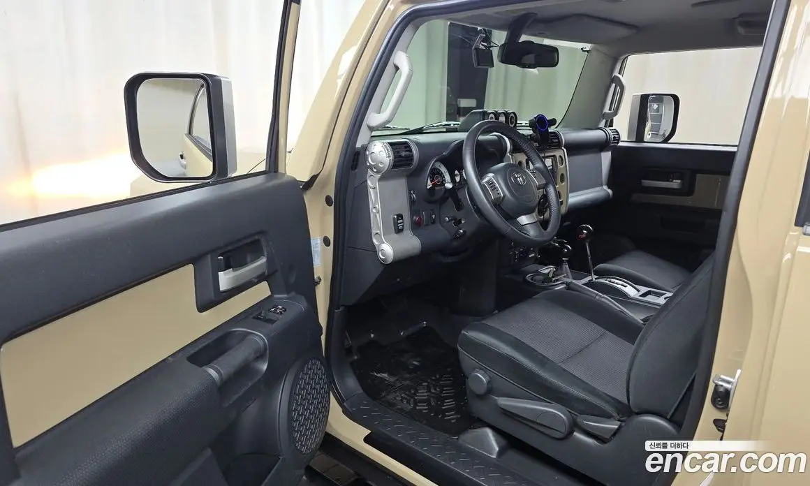 Toyota FJ Cruiser 2014 4.0 автомат (гидро), фото 10 Toyota FJ Cruiser 2014 4.0 автомат (гидро), фото 10