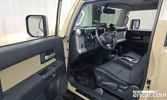 Toyota FJ Cruiser 2014 4.0 автомат (гидро), миниатюра 10 Toyota FJ Cruiser 2014 4.0 автомат (гидро), миниатюра 10