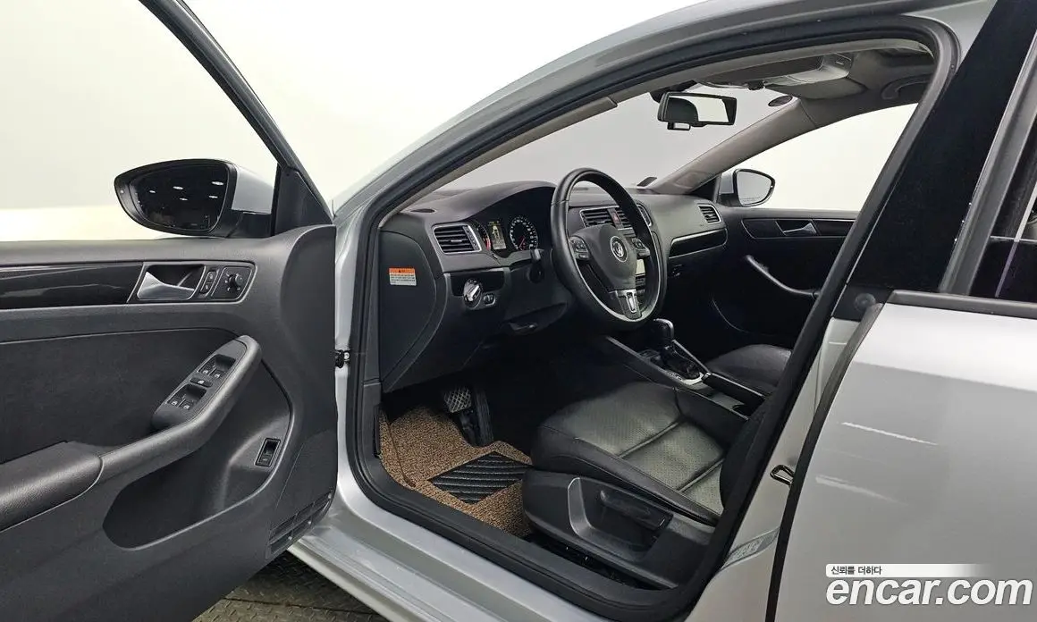 Volkswagen Jetta 2014 2.0 автомат (гидро), фото 10 Volkswagen Jetta 2014 2.0 автомат (гидро), фото 10