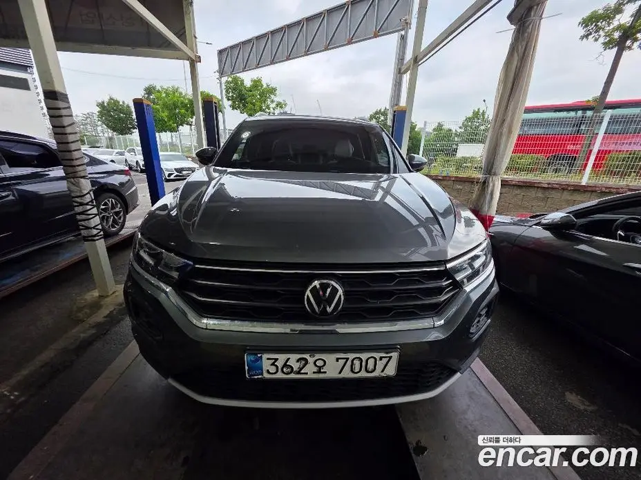 Volkswagen T-Roc 2021 2.0 автомат (гидро), фото 1 Volkswagen T-Roc 2021 2.0 автомат (гидро), фото 1