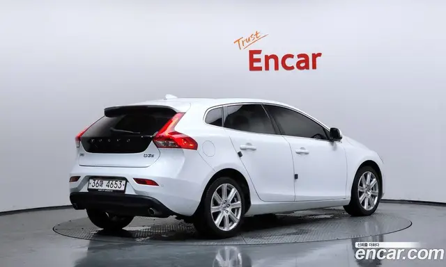 Volvo V40 2018 2.0 автомат (гидро), миниатюра 2