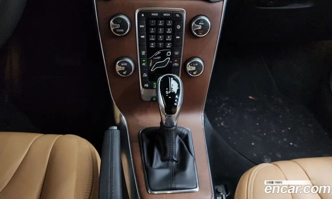 Volvo V40 2018 2.0 автомат (гидро), фото 12