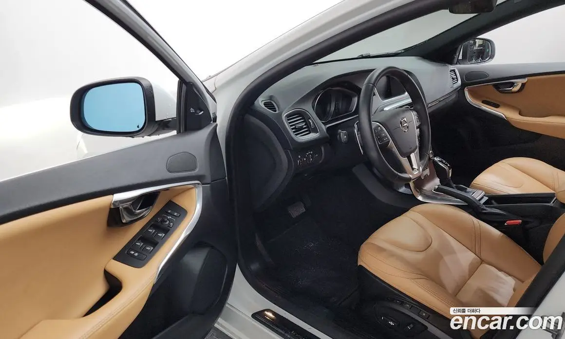 Volvo V40 2018 2.0 автомат (гидро), фото 13