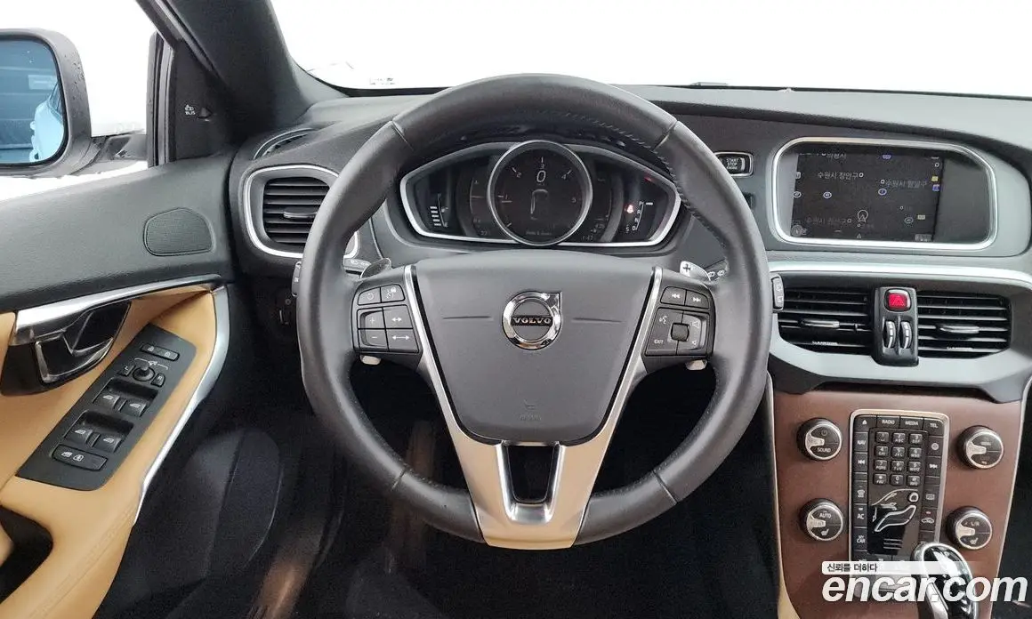 Volvo V40 2018 2.0 автомат (гидро), фото 18