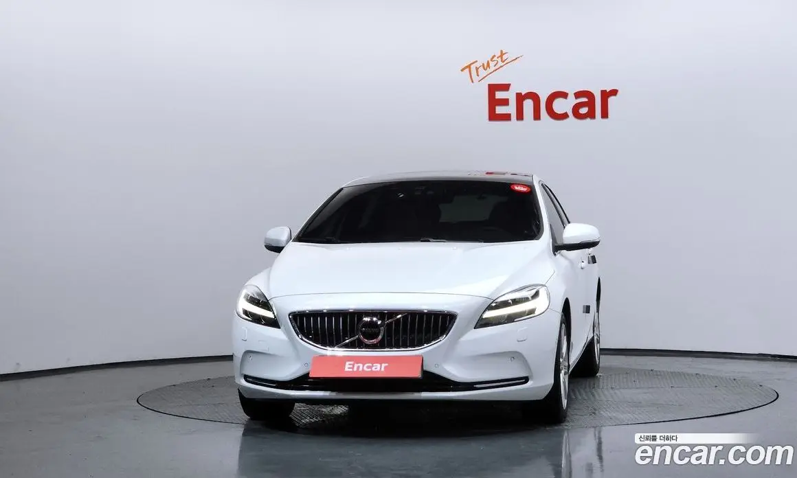 Volvo V40 2018 2.0 автомат (гидро), фото 3