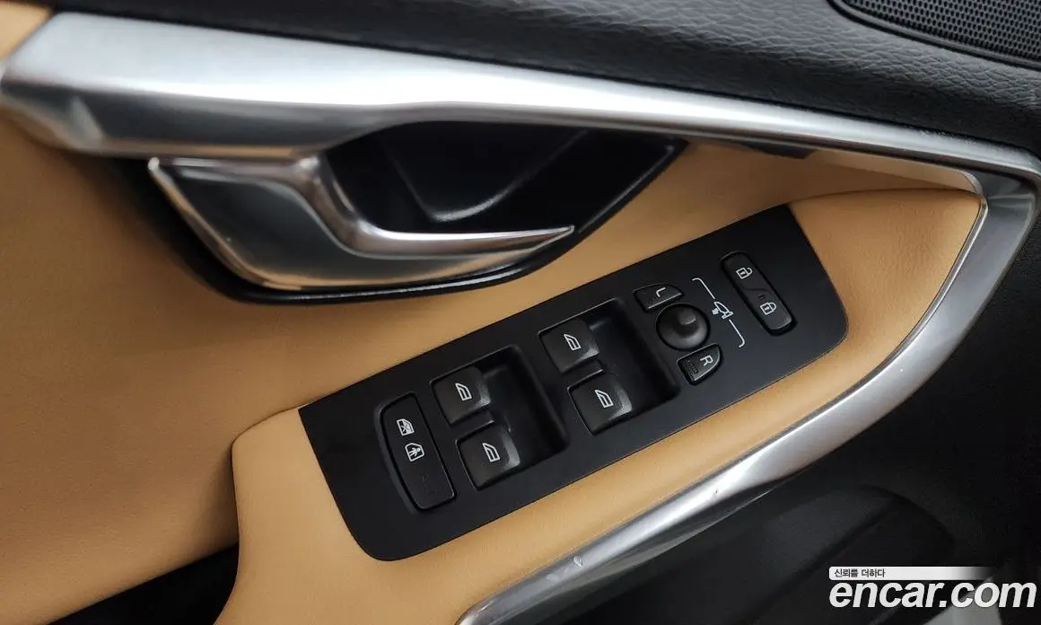 Volvo V40 2018 2.0 автомат (гидро), фото 27