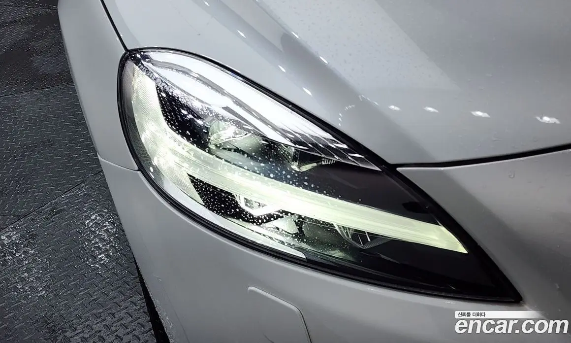 Volvo V40 2018 2.0 автомат (гидро), фото 8