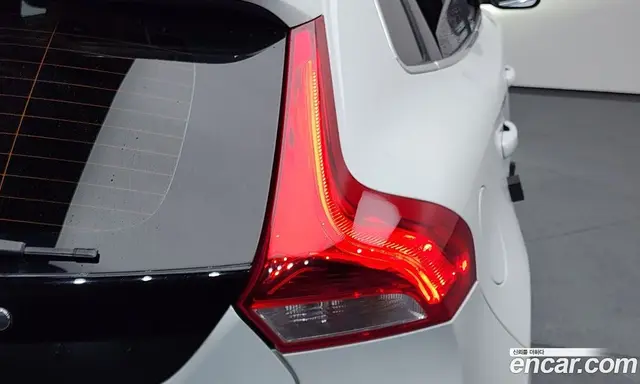 Volvo V40 2018 2.0 автомат (гидро), миниатюра 9