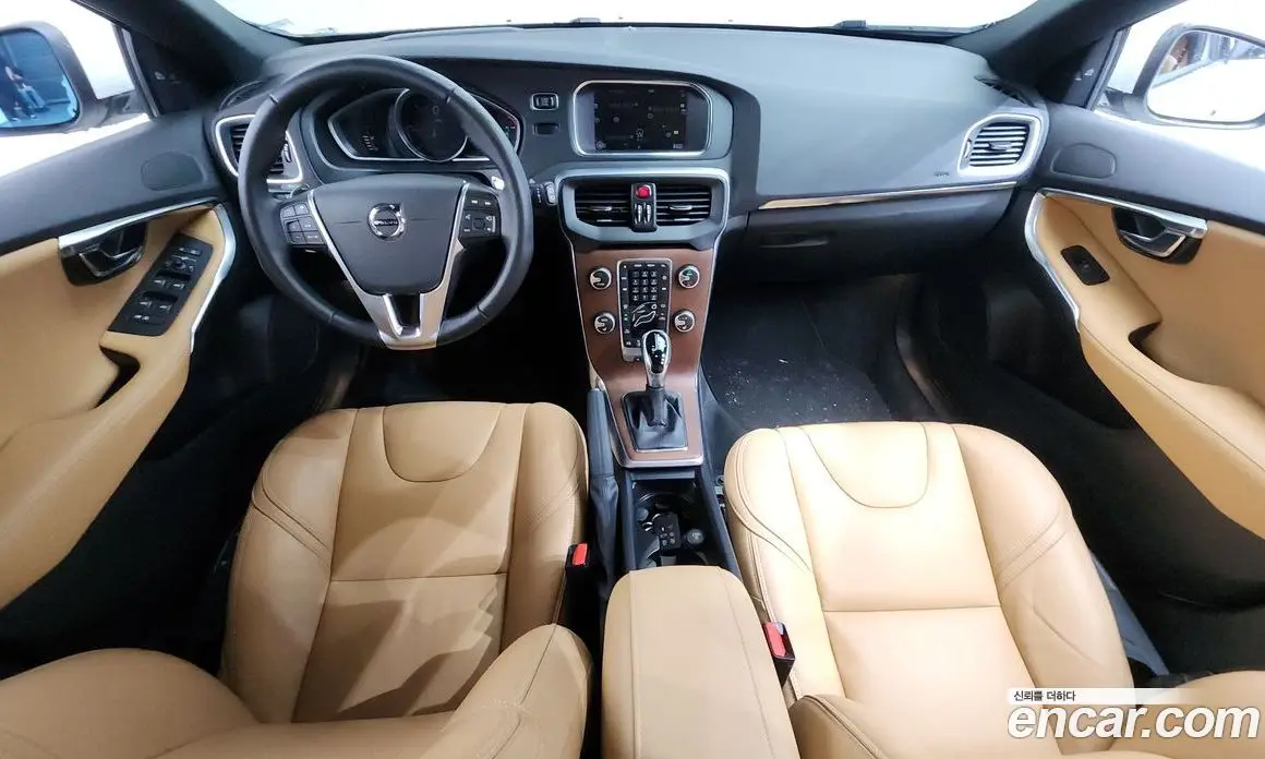 Volvo V40 2018 2.0 автомат (гидро), фото 10