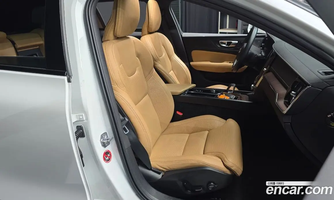 Volvo V60 2021 2.0 автомат (гидро), фото 12 Volvo V60 2021 2.0 автомат (гидро), фото 12