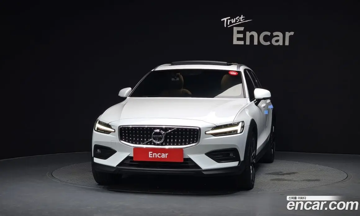 Volvo V60 2021 2.0 автомат (гидро), фото 3 Volvo V60 2021 2.0 автомат (гидро), фото 3