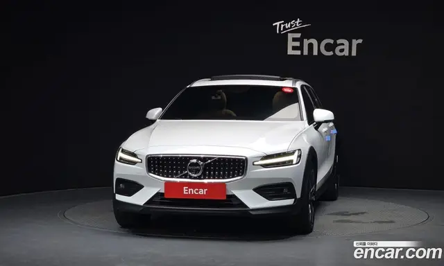 Volvo V60 2021 2.0 автомат (гидро), миниатюра 3 Volvo V60 2021 2.0 автомат (гидро), миниатюра 3