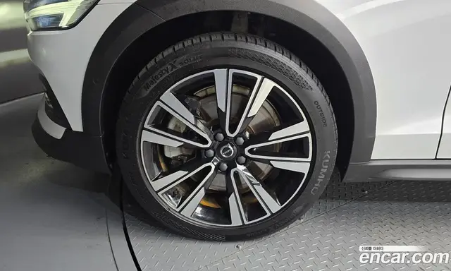 Volvo V60 2021 2.0 автомат (гидро), миниатюра 5 Volvo V60 2021 2.0 автомат (гидро), миниатюра 5