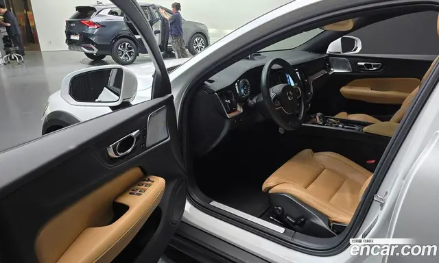 Volvo V60 2021 2.0 автомат (гидро), миниатюра 10 Volvo V60 2021 2.0 автомат (гидро), миниатюра 10