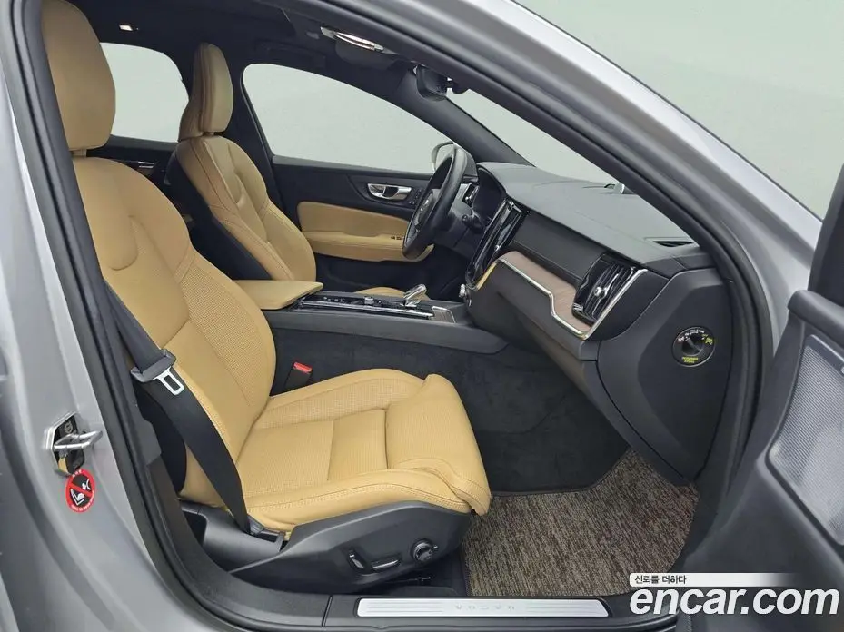 Volvo V60 2023 2.0 автомат (гидро), фото 12