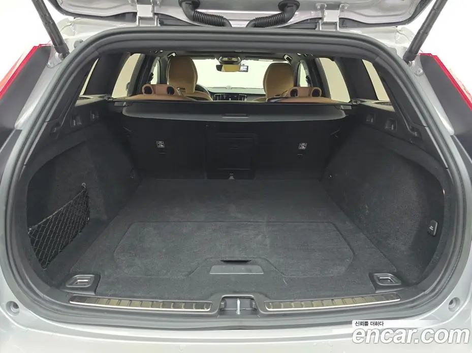 Volvo V60 2023 2.0 автомат (гидро), фото 15