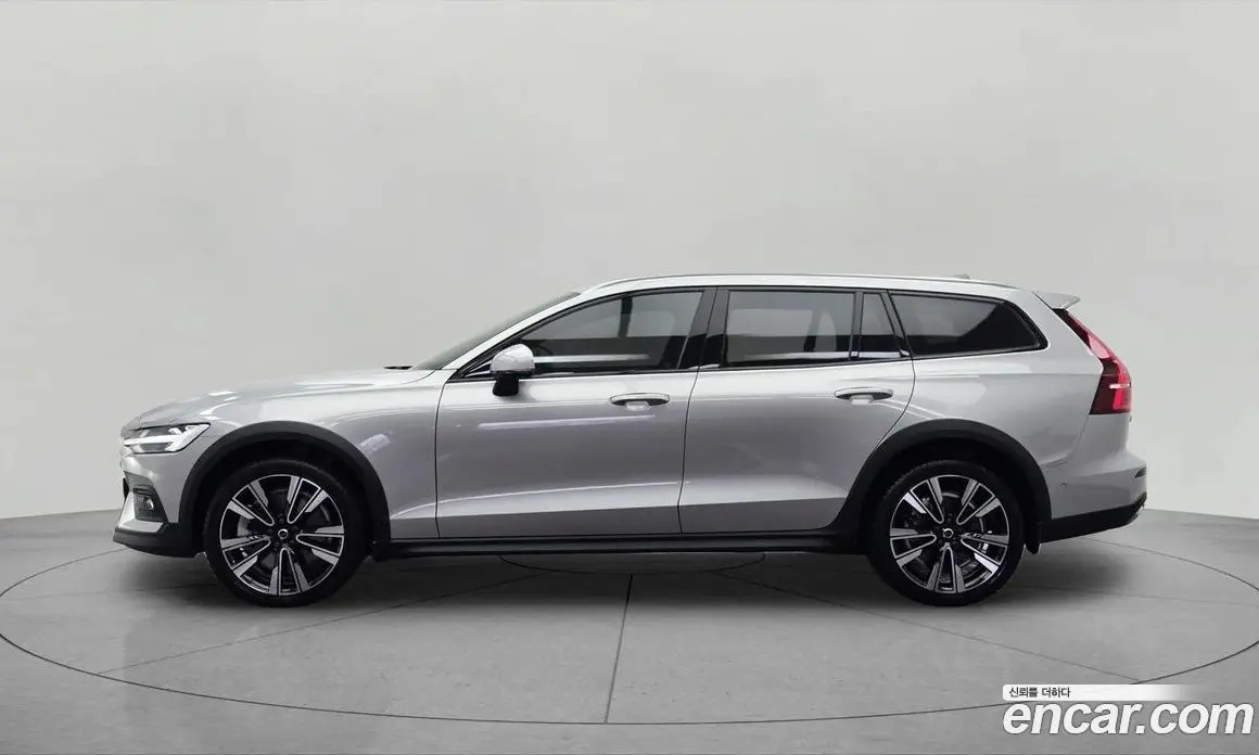 Volvo V60 2023 2.0 автомат (гидро), фото 3