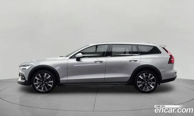Volvo V60 2023 2.0 автомат (гидро), миниатюра 3