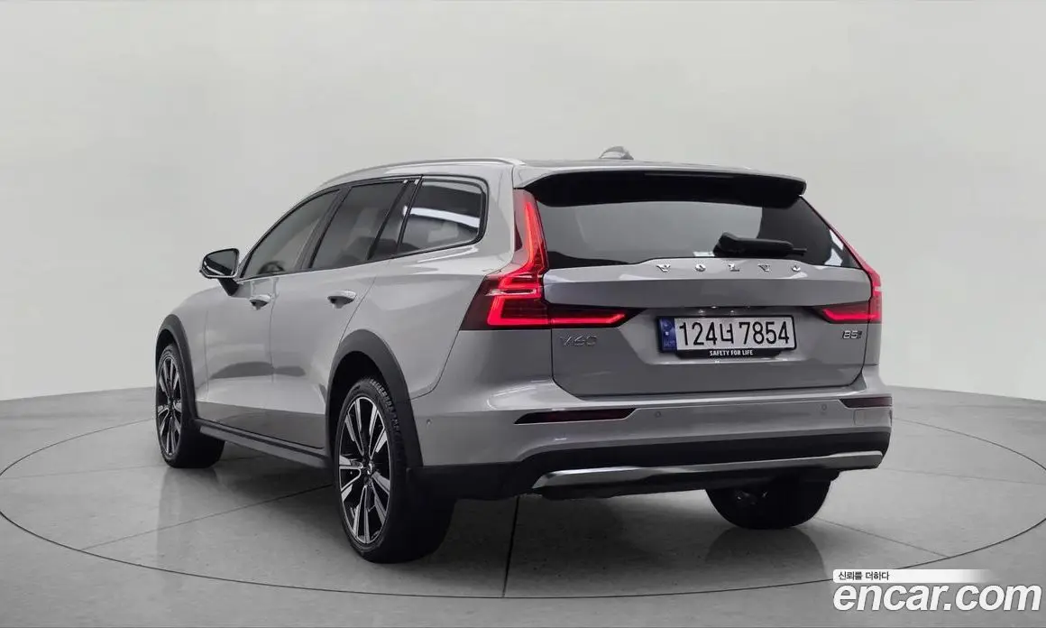 Volvo V60 2023 2.0 автомат (гидро), фото 4