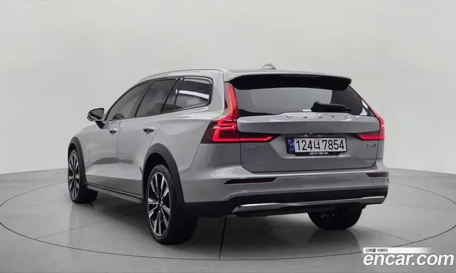 Volvo V60 2023 2.0 автомат (гидро), миниатюра 4