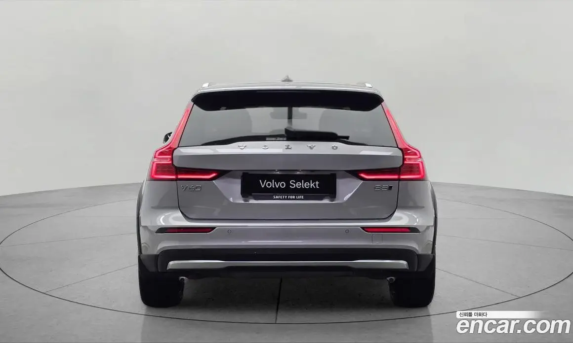 Volvo V60 2023 2.0 автомат (гидро), фото 5
