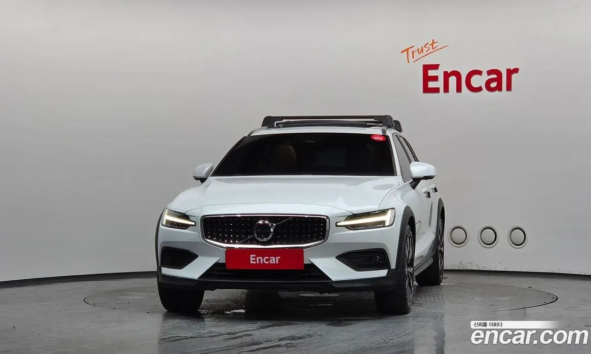 Volvo V60 2024 2.0 автомат (гидро), фото 3 Volvo V60 2024 2.0 автомат (гидро), фото 3