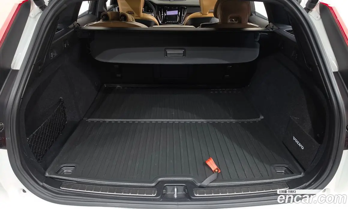 Volvo V60 2024 2.0 автомат (гидро), фото 25 Volvo V60 2024 2.0 автомат (гидро), фото 25