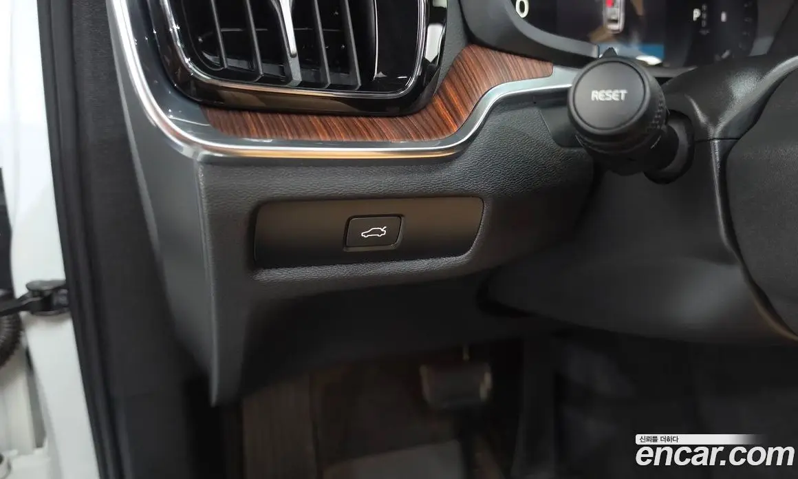 Volvo V60 2024 2.0 автомат (гидро), фото 27 Volvo V60 2024 2.0 автомат (гидро), фото 27