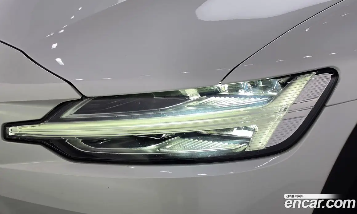 Volvo V60 2024 2.0 автомат (гидро), фото 8 Volvo V60 2024 2.0 автомат (гидро), фото 8