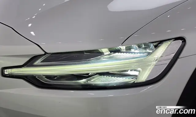 Volvo V60 2024 2.0 автомат (гидро), миниатюра 8 Volvo V60 2024 2.0 автомат (гидро), миниатюра 8