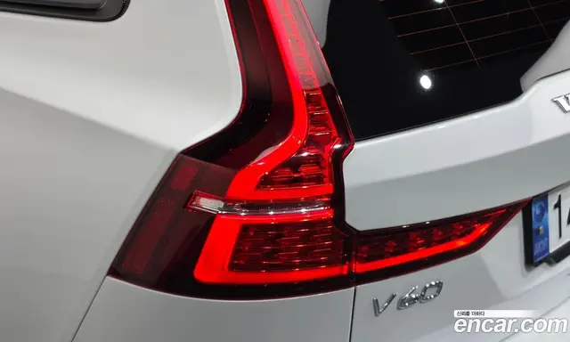 Volvo V60 2024 2.0 автомат (гидро), миниатюра 9 Volvo V60 2024 2.0 автомат (гидро), миниатюра 9
