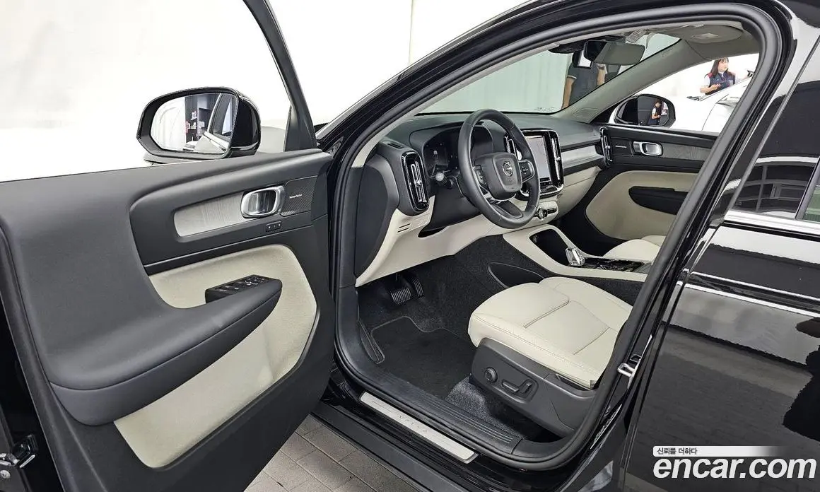 Volvo XC40 2025 2.0 автомат (гидро), фото 13 Volvo XC40 2025 2.0 автомат (гидро), фото 13
