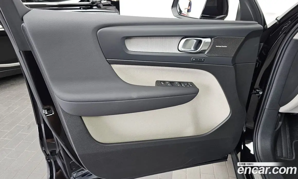 Volvo XC40 2025 2.0 автомат (гидро), фото 14 Volvo XC40 2025 2.0 автомат (гидро), фото 14