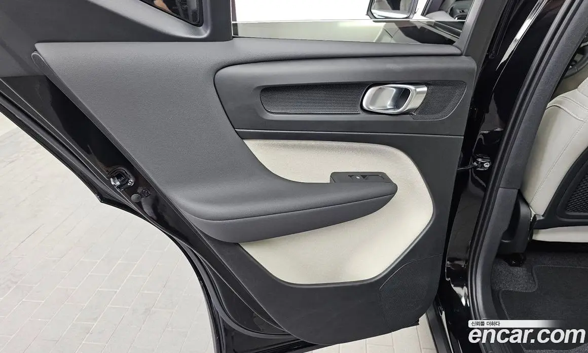 Volvo XC40 2025 2.0 автомат (гидро), фото 15 Volvo XC40 2025 2.0 автомат (гидро), фото 15
