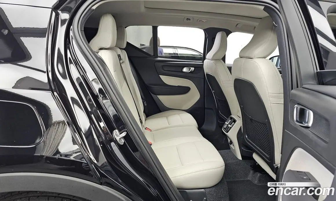 Volvo XC40 2025 2.0 автомат (гидро), фото 18 Volvo XC40 2025 2.0 автомат (гидро), фото 18
