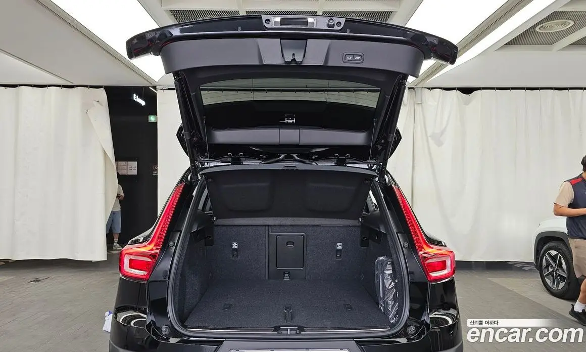 Volvo XC40 2025 2.0 автомат (гидро), фото 26 Volvo XC40 2025 2.0 автомат (гидро), фото 26