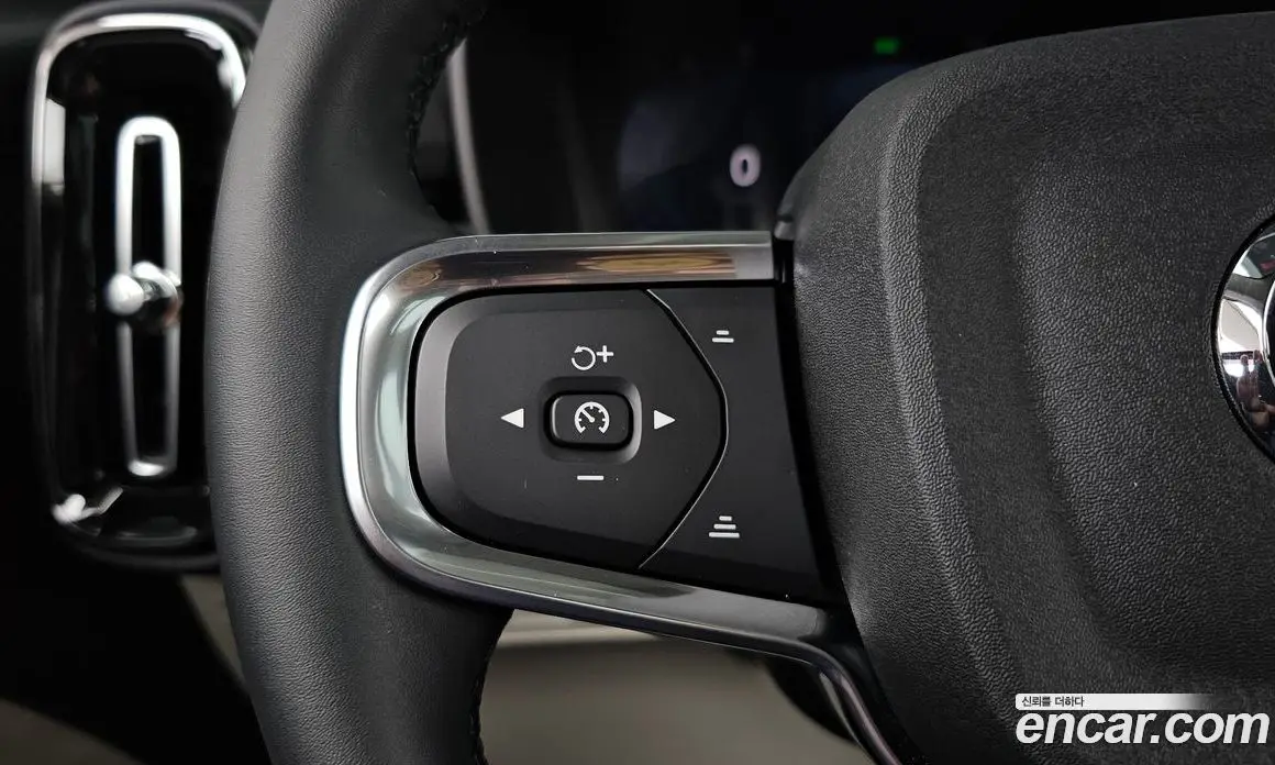 Volvo XC40 2025 2.0 автомат (гидро), фото 30 Volvo XC40 2025 2.0 автомат (гидро), фото 30