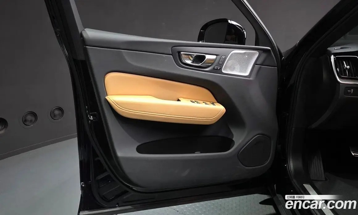 Volvo XC60 2022 2.0 автомат (гидро), фото 14 Volvo XC60 2022 2.0 автомат (гидро), фото 14