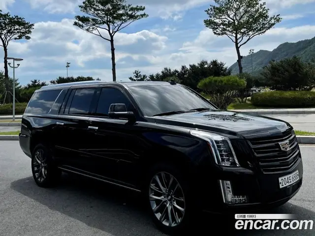 Cadillac Escalade 2019 6.2 автомат (гидро), миниатюра 3 Cadillac Escalade 2019 6.2 автомат (гидро), миниатюра 3