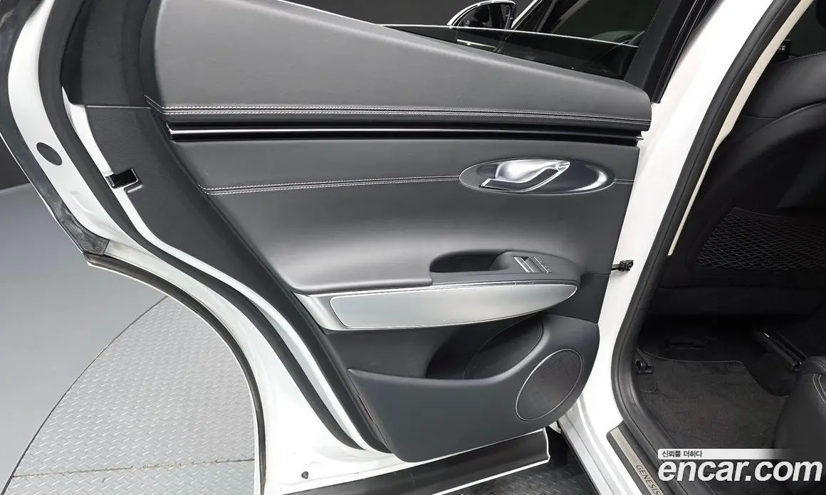 Genesis GV70 2022 2.5 автомат (гидро), фото 15 Genesis GV70 2022 2.5 автомат (гидро), фото 15