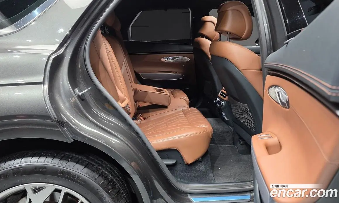Genesis GV70 2023 2.5 автомат (гидро), фото 17 Genesis GV70 2023 2.5 автомат (гидро), фото 17