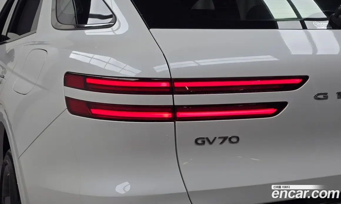 Genesis GV70 2024 2.5 автомат (гидро), фото 8 Genesis GV70 2024 2.5 автомат (гидро), фото 8