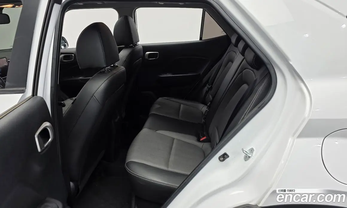 Hyundai Venue 2021 1.6 автомат (гидро), фото 16