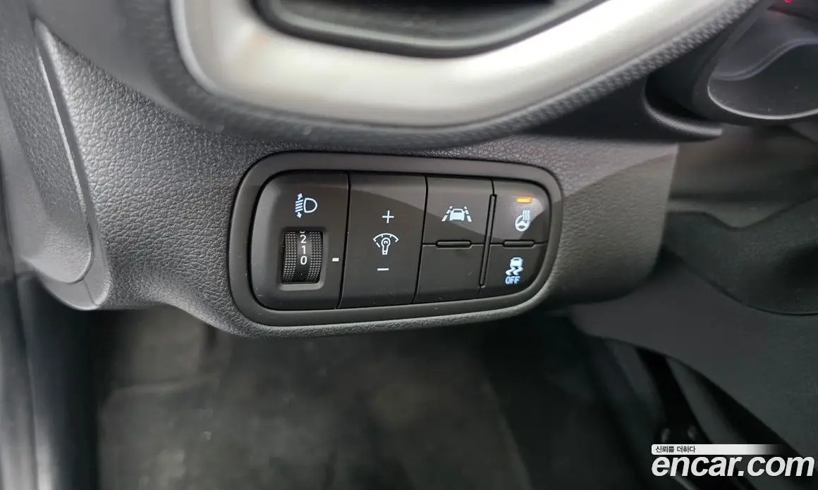 Hyundai Venue 2021 1.6 автомат (гидро), фото 23