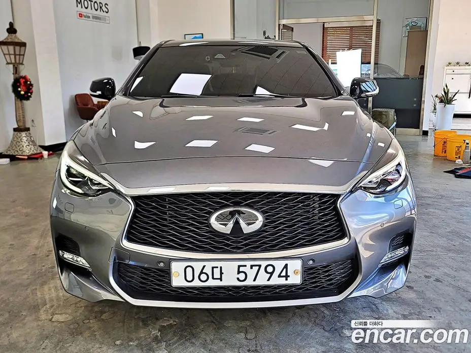 Infiniti Q30 2017 2.0 автомат (гидро), фото 3 Infiniti Q30 2017 2.0 автомат (гидро), фото 3