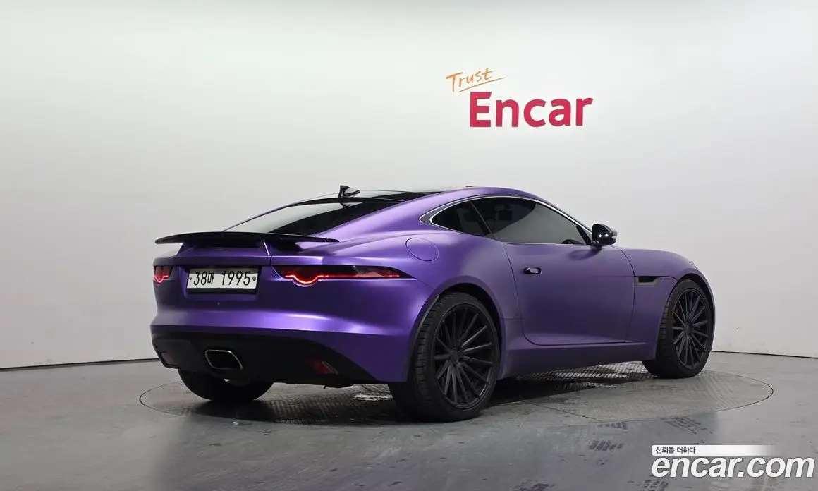 Jaguar F-Type 2018 2.0 автомат (гидро), фото 2 Jaguar F-Type 2018 2.0 автомат (гидро), фото 2