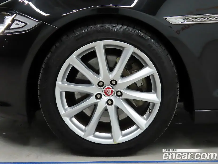 Jaguar XJ 2016 3.0 автомат (гидро), фото 19 Jaguar XJ 2016 3.0 автомат (гидро), фото 19