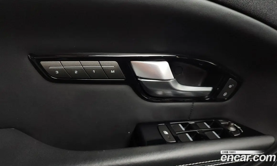Land Rover Range Rover Evoque 2017 2.0 автомат (гидро), фото 19 Land Rover Range Rover Evoque 2017 2.0 автомат (гидро), фото 19