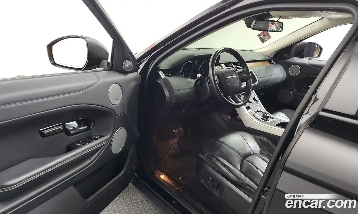 Land Rover Range Rover Evoque 2017 2.0 автомат (гидро), фото 10 Land Rover Range Rover Evoque 2017 2.0 автомат (гидро), фото 10